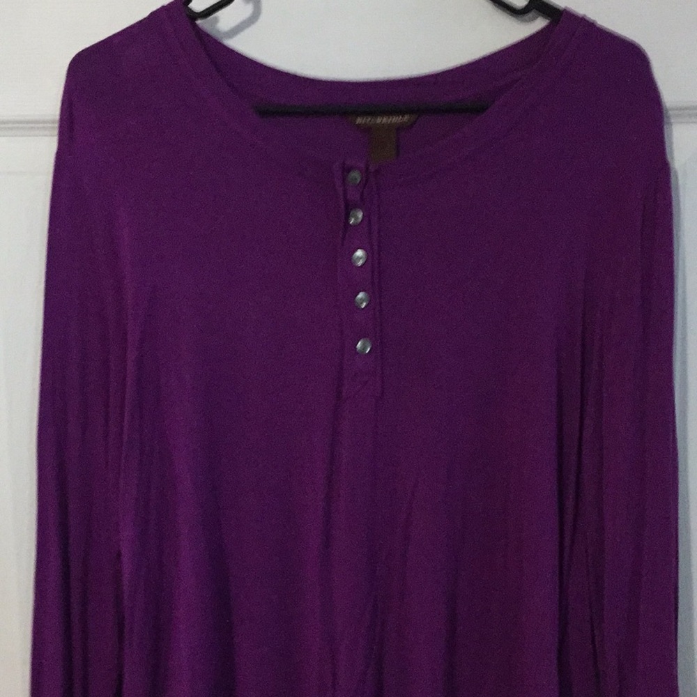 Long sleeve shirt.